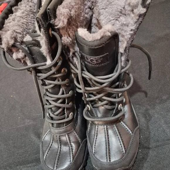 UGG Black/Gray ALL WEATHER Boots Womens size 5US. Gently Used! - Picture 5 of 8